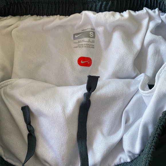 SOLD  Fit Running Shorts Small Grey Red - Picture 3 of 5